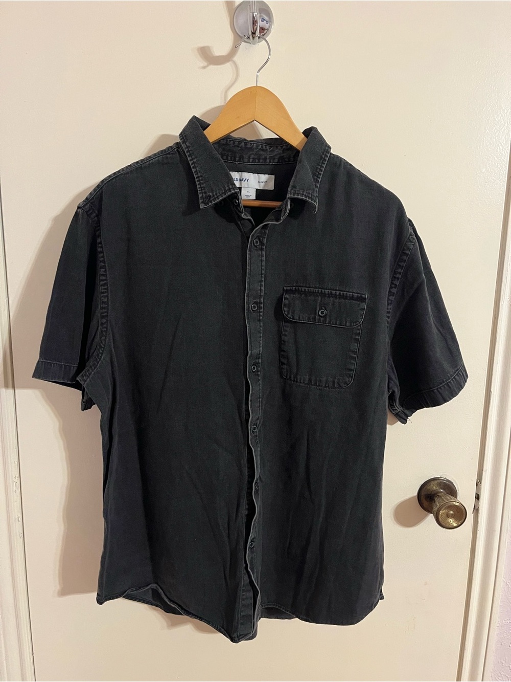 Old Navy Black Denim Slim Fit Short-Sleeve Button-Down Shirt with Chest Pocket